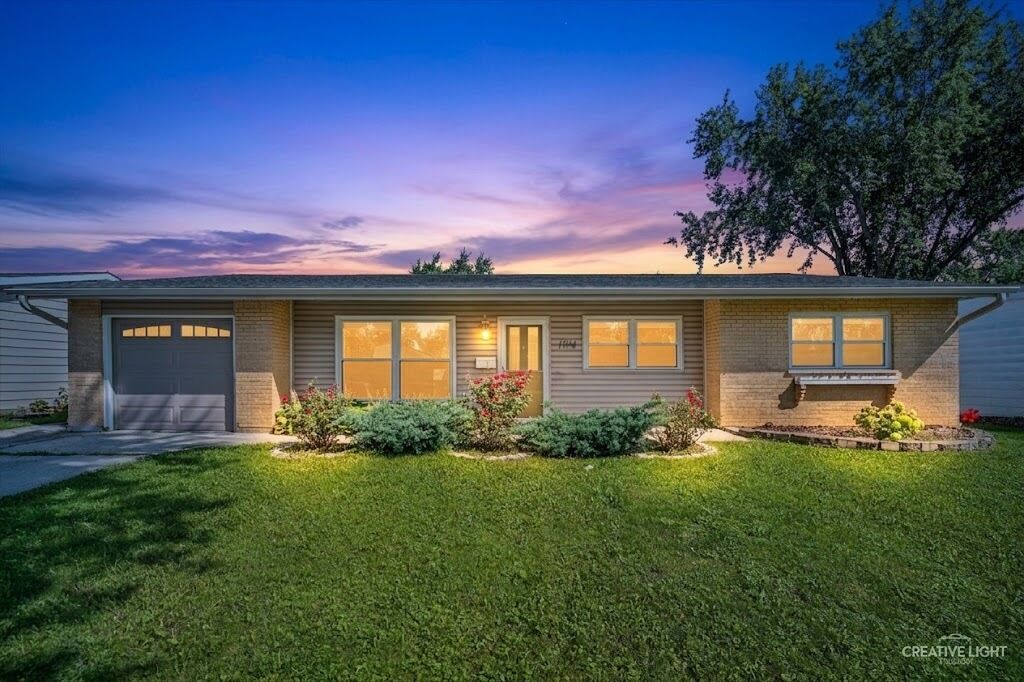 Property Photo: 1194 Windsor Lane IL 60133