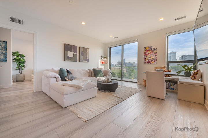 Property Photo: 859 W Erie Street 506 IL 60642