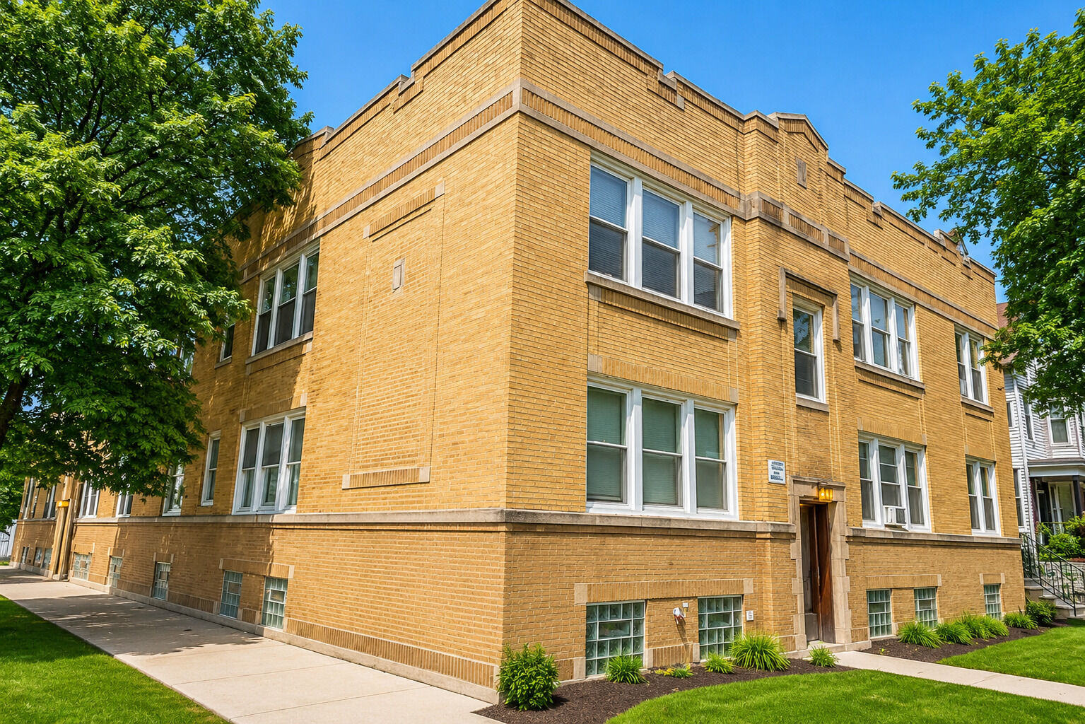 Property Photo: 4860 W Byron Street 2E IL 60641