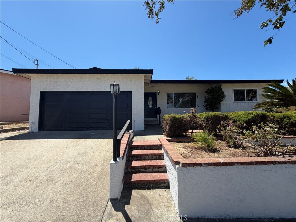 Property Photo:  2204 Calle Tortuosa  CA 92139 