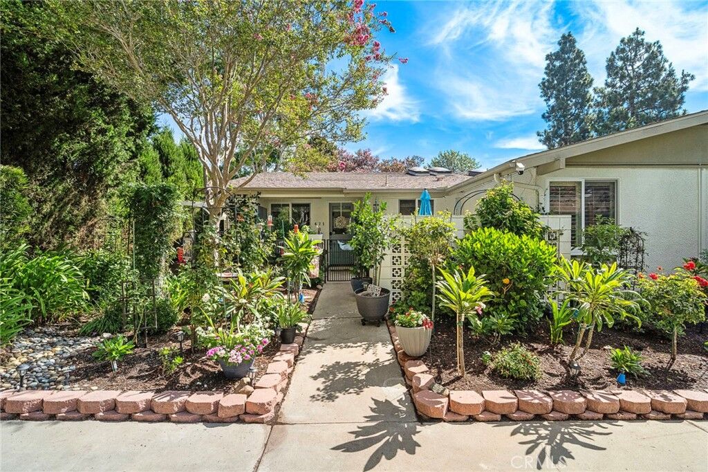 Property Photo:  471 Calle Cadiz H  CA 92637 