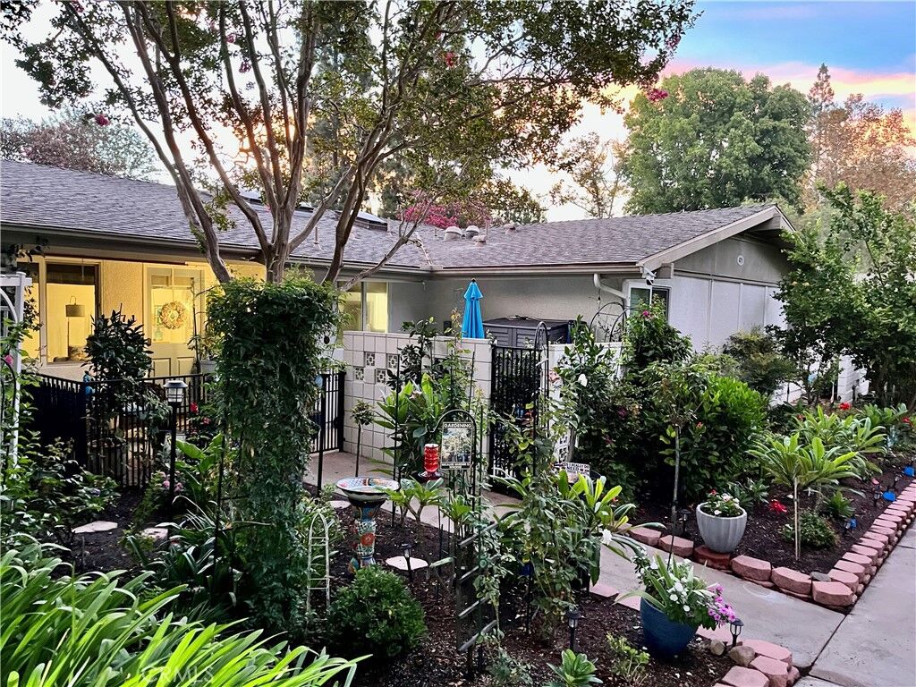 Property Photo:  471 Calle Cadiz H  CA 92637 