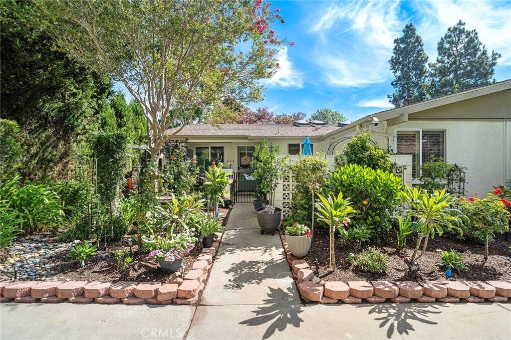Property Photo:  471 Calle Cadiz H  CA 92637 