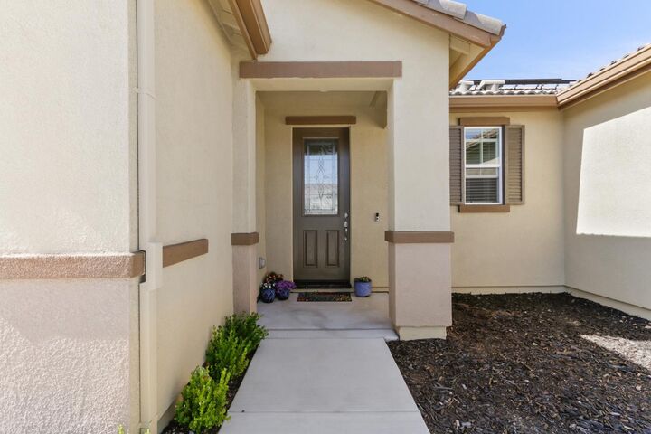 Property Photo: 1164 Kanon Clover Way CA 95648