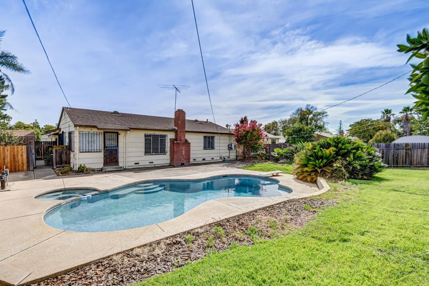 Property Photo: 5021 North Parkway CA 95823