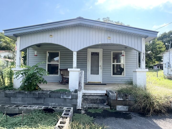 Property Photo:  410 Elm St  TN 37398 