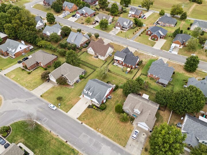 Property Photo: 812 Renaissance Ave TN 37129