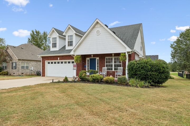 Property Photo: 812 Renaissance Ave TN 37129