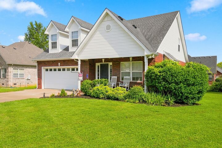 Property Photo: 812 Renaissance Ave TN 37129