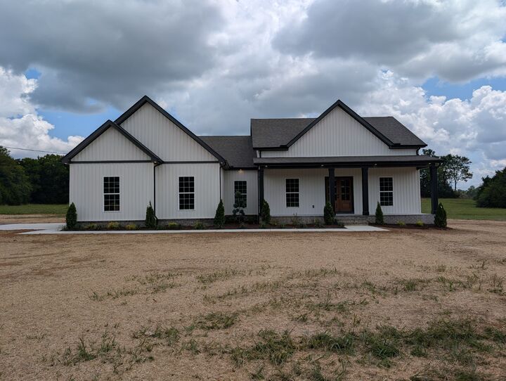 Property Photo: 406 El Bethel Rd TN 37160
