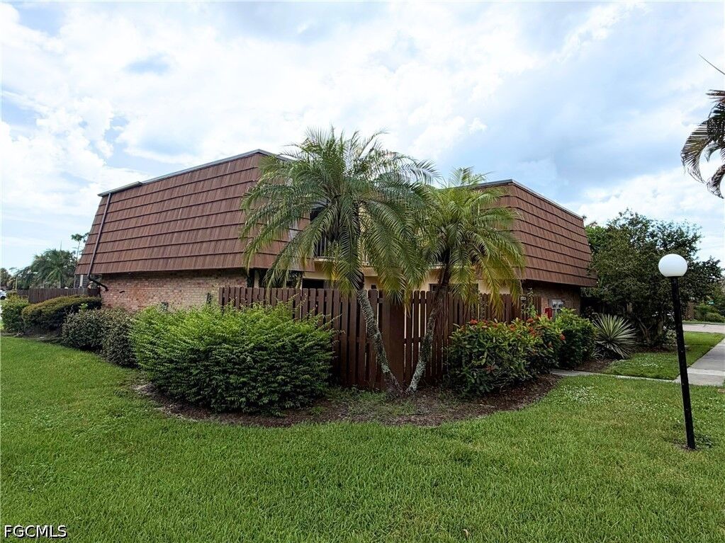 Property Photo:  1635 Park Meadows Drive 3  FL 33907 