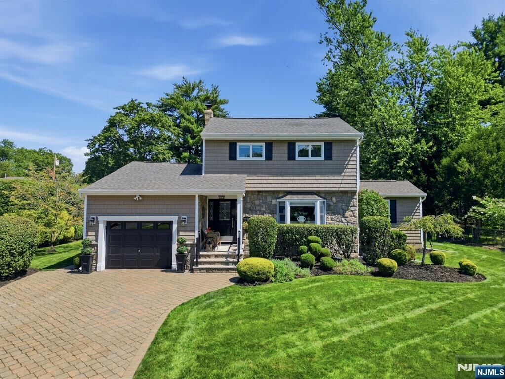 Property Photo:  7 Asmus Road  NJ 07624 