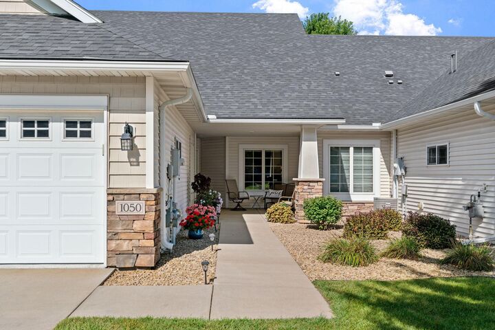 Property Photo:  1050 Woodland Drive  MN 55033 