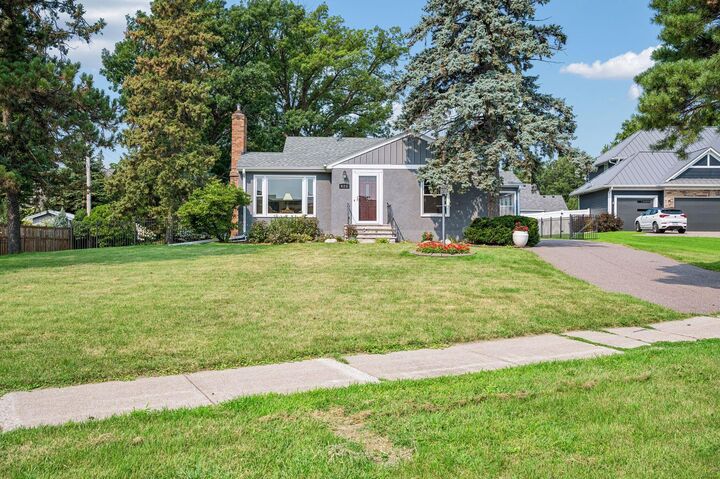 Property Photo:  425 Turners Crossroad N  MN 55422 