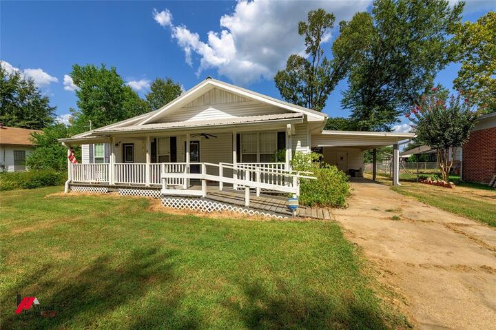 Property Photo: 1210 S Third LA 71247