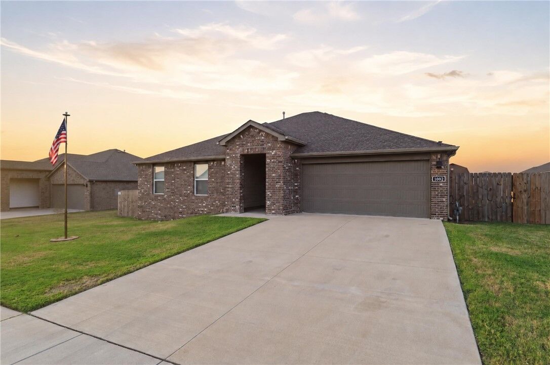 Property Photo:  1002 Emerald Street  AR 72753 