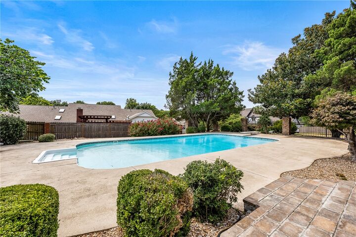 Property Photo:  211 El Contento Drive  AR 72712 