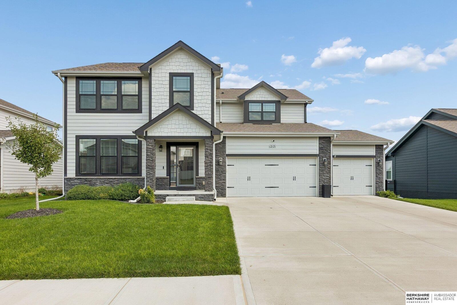 Property Photo: 12121 S 209 Avenue NE 68028