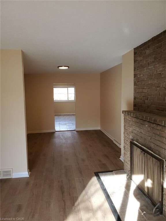Property Photo:  225 Shakespeare Drive 9  ON N2L 2T5 