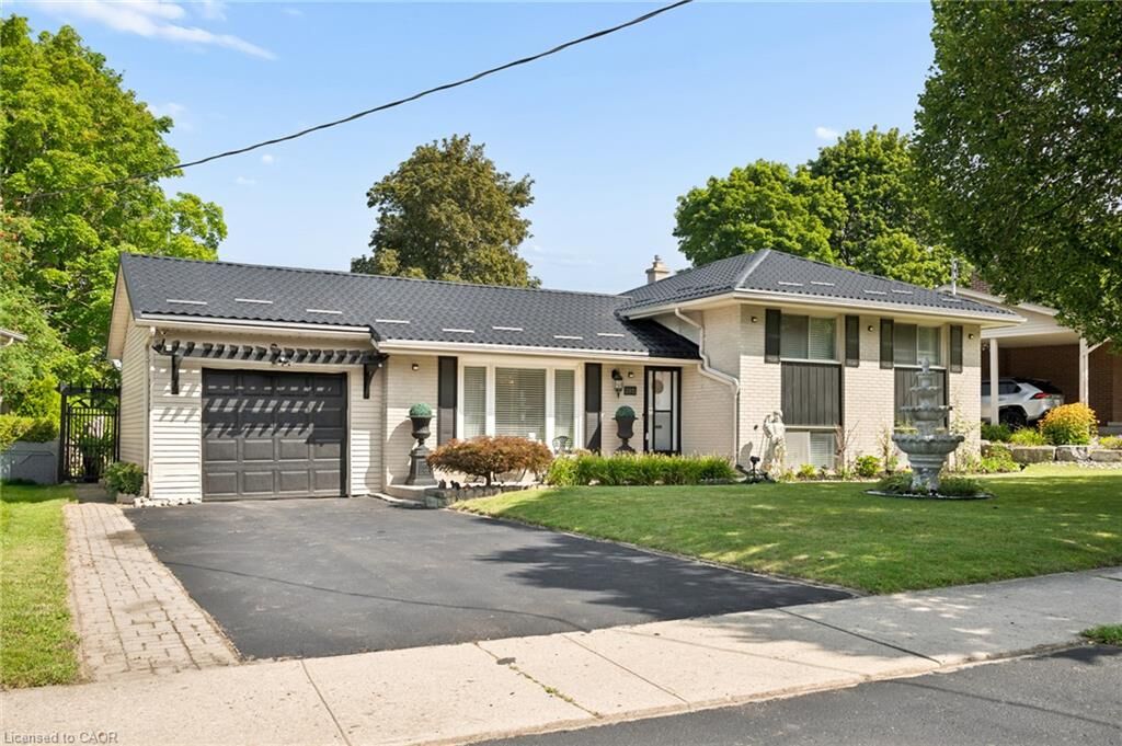 Property Photo: 285 Stonybrook Drive ON N2M 4L8