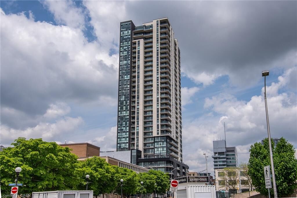 Property Photo:  60 Charles Street W 3104  ON N2G 0C9 