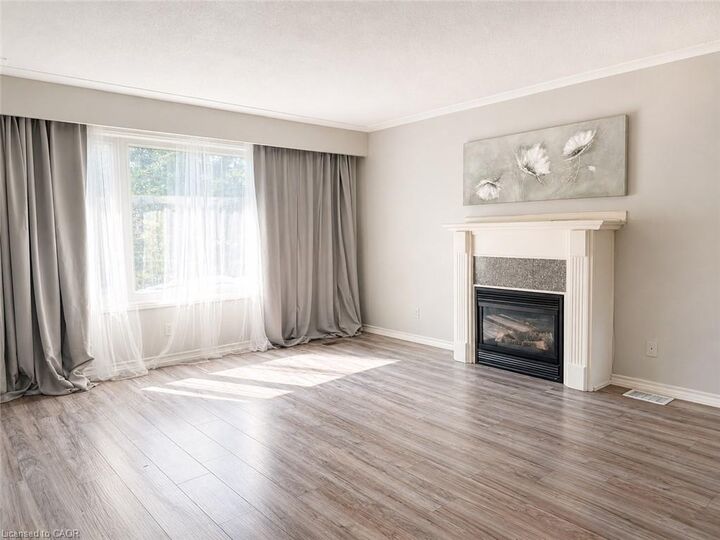 Property Photo:  580 Forest Hill Drive Upper  ON N2M 4H7 