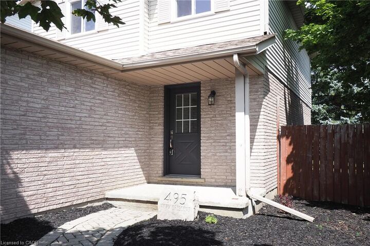 Property Photo: 495 Misty Crescent ON N2B 3V6