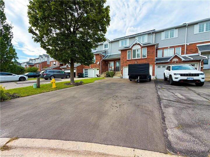 Property Photo:  76 Fairgreen Close  ON N1T 1T7 