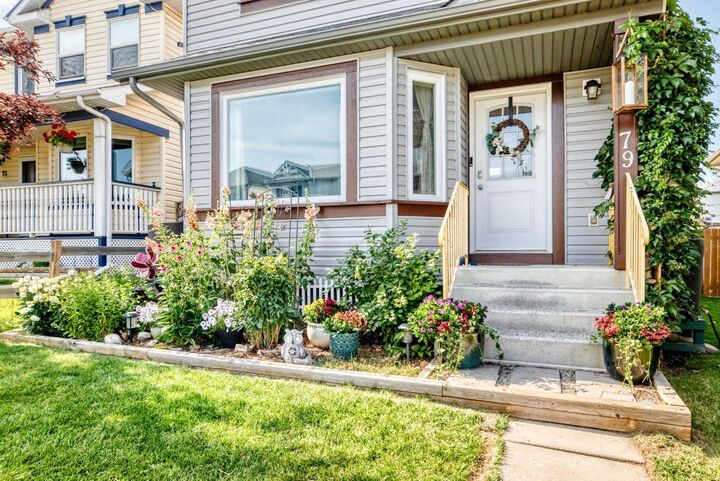 Property Photo: 79 Hidden Hills Way NW AB T3A 5Y3