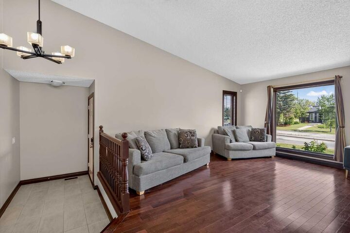 Property Photo: 196 Suncrest Way SE AB T2X 1W4
