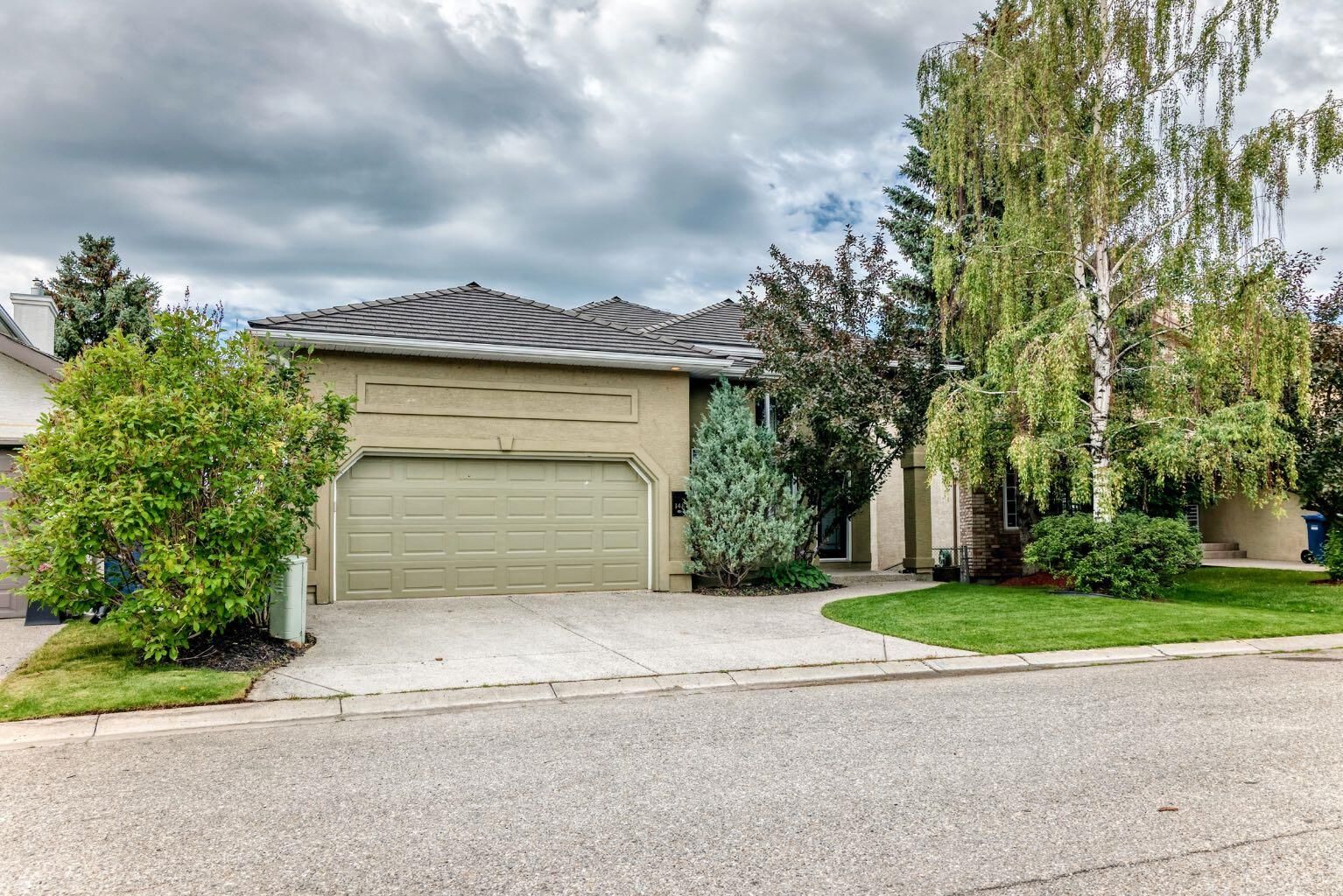 Property Photo: 148 Scenic Ridge Crescent NW AB T3L 1V3