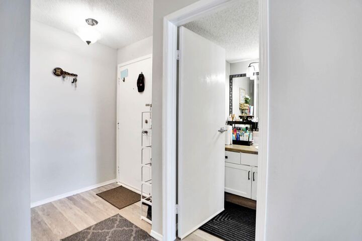 Property Photo:  110 20 Avenue NE 109  AB T2E 1P7 