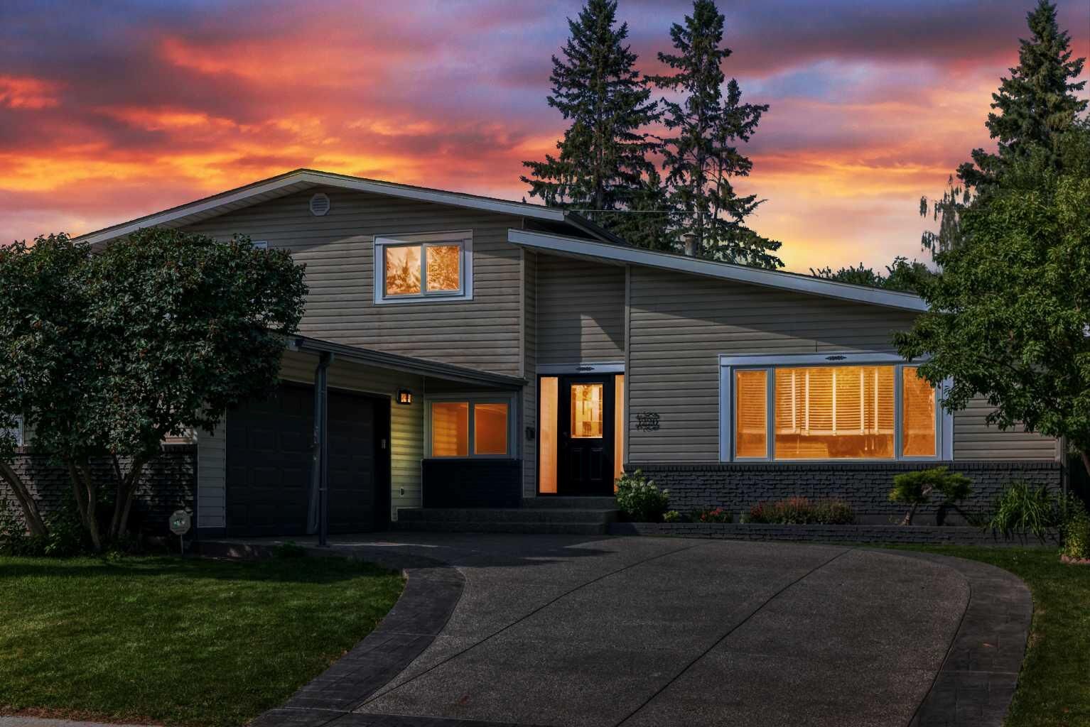 Property Photo: 1220 73 Avenue SW AB T2V 0S1