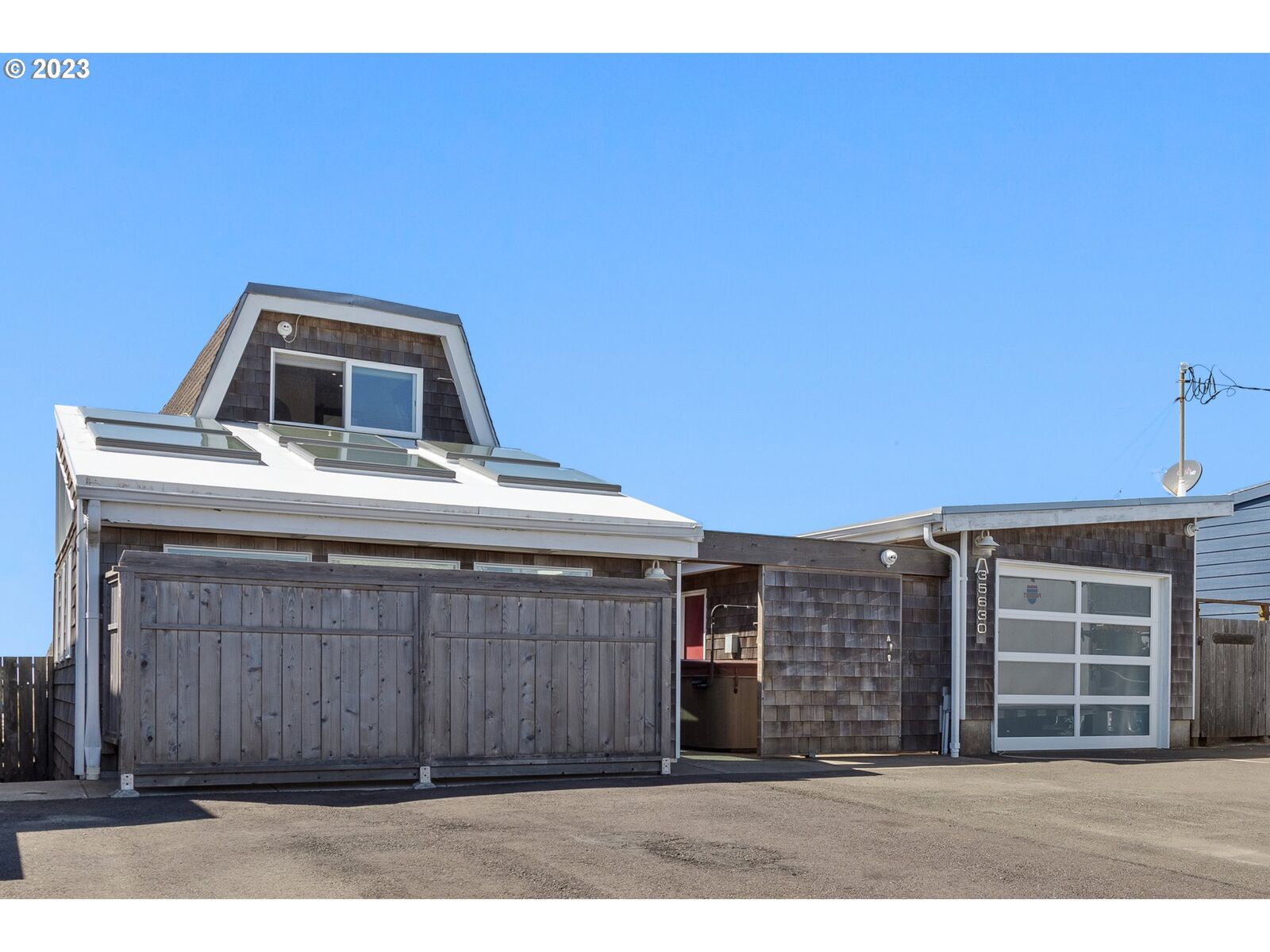 Property Photo: 35630 Sunset Dr OR 97135
