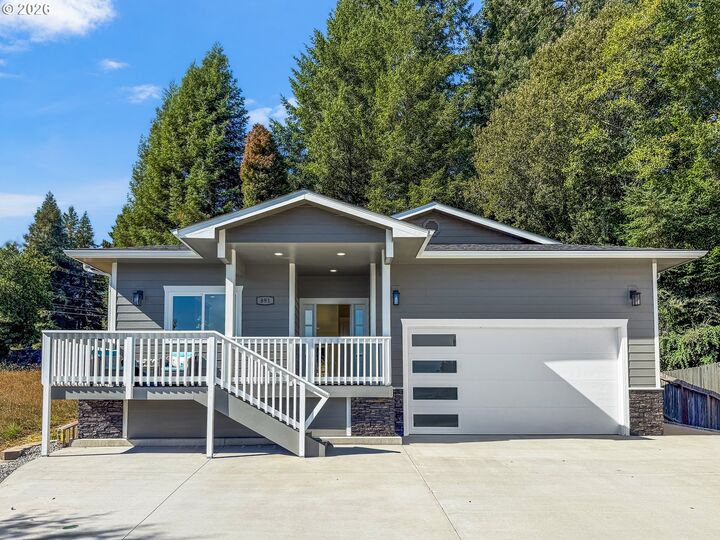 Property Photo: 891 Joshua Ct OR 97415