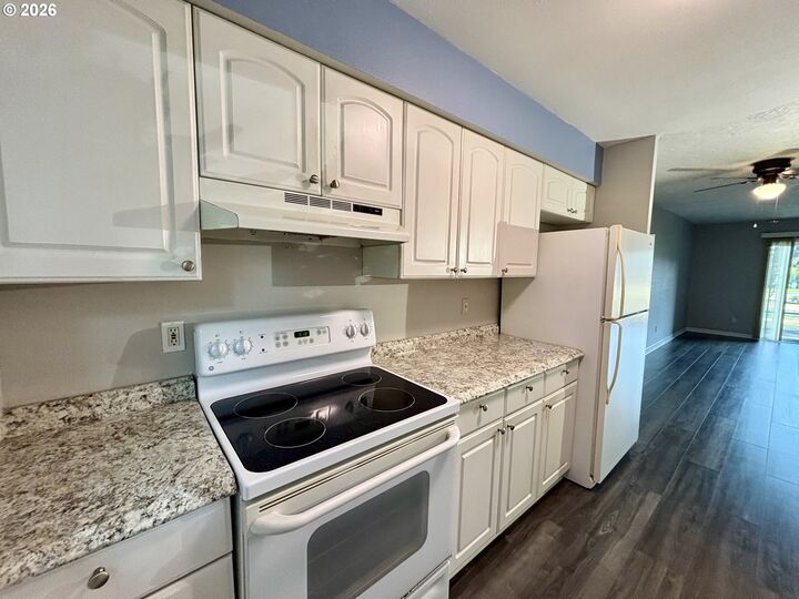Property Photo:  2058 NE Hogan Dr  OR 97030 