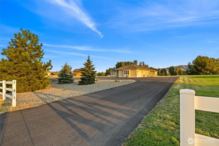 Property Photo:  240  Majestic Heights Drive  WA 98926 