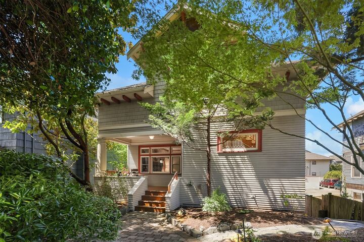 Property Photo: 1411 10th Avenue W WA 98119