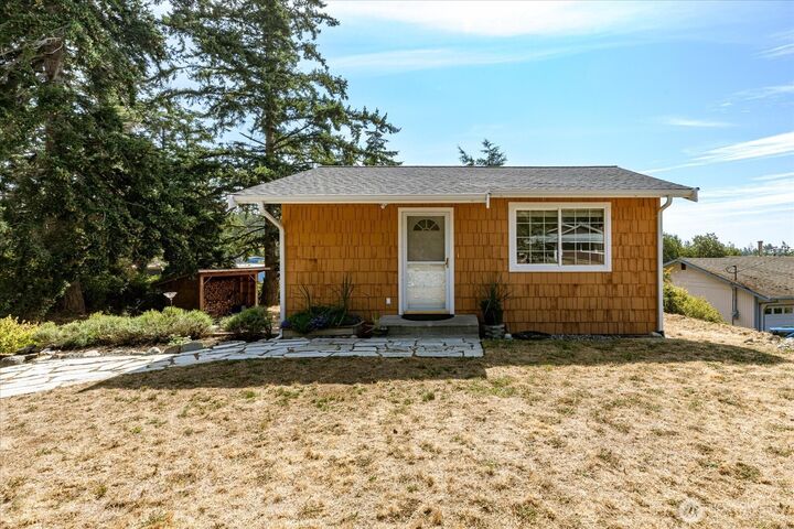 Property Photo: 1002 Carl Avenue WA 98277