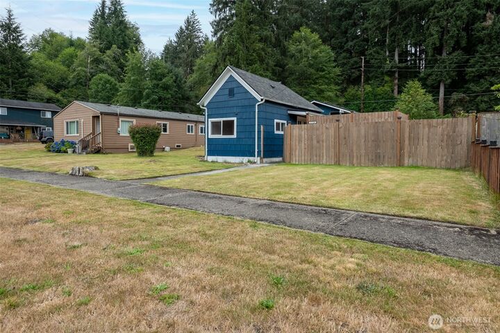 Property Photo:  1720  2nd Street  WA 98537 