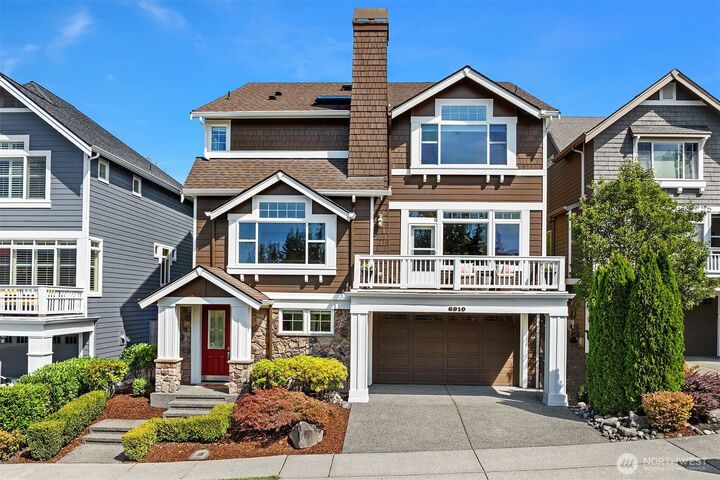 Property Photo:  6910  Pinehurst Avenue SE  WA 98065 