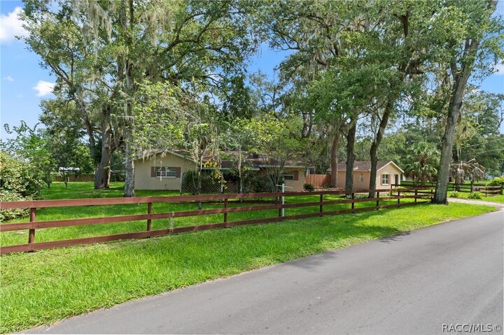 Property Photo:  4929 E Shady Acres Drive  FL 34453 