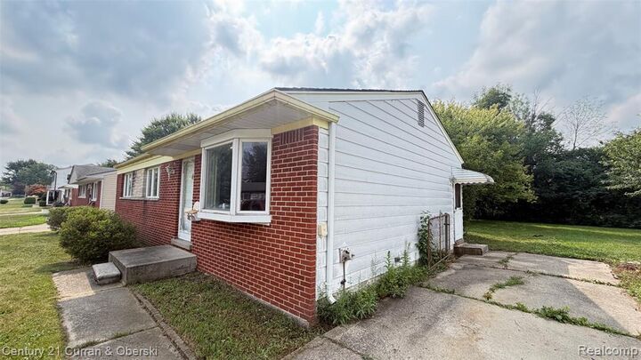 Property Photo:  38609 Scott Drive  MI 48186 