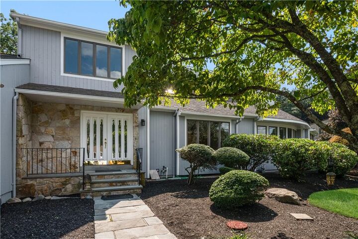 Property Photo:  30 Dutchess Drive  RI 02920 