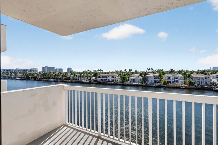 Property Photo:  1500 S Ocean Dr 5E  FL 33019 