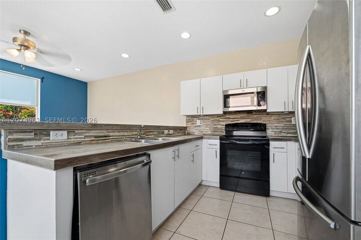 Property Photo:  1567 SE 20th Ave  FL 33035 