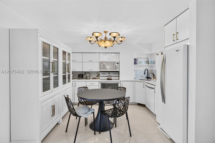 Property Photo: 1705 N Riverside Dr 2 FL 33062