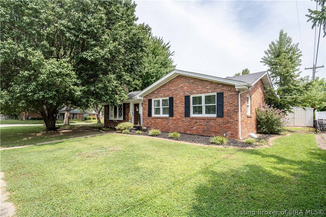 Property Photo:  914 Longfield Drive  IN 47129 