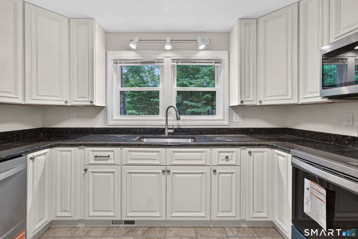 Property Photo:  11 Glover Avenue  CT 06371 