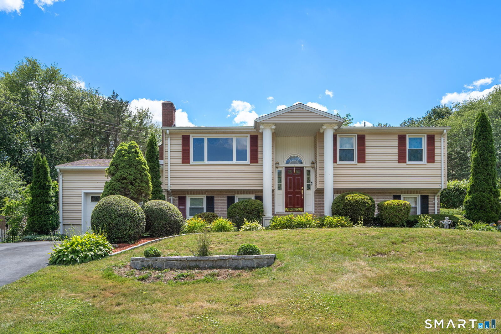 Property Photo:  48 Jefferson Circle  CT 06413 